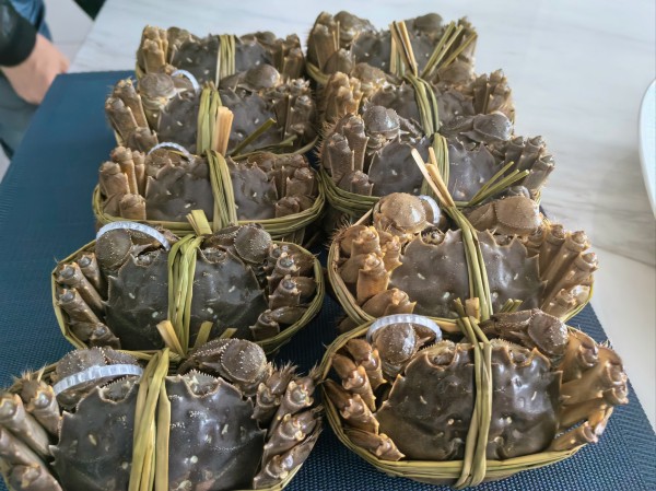 阳澄湖大闸蟹礼盒挑选指南，教你辨别正宗青背白肚金爪