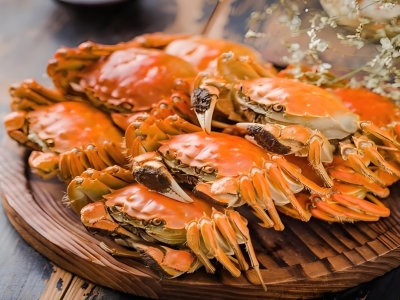 蟹黄流金，蟹膏凝脂，蟹肉雪白，主打一个"鲜"